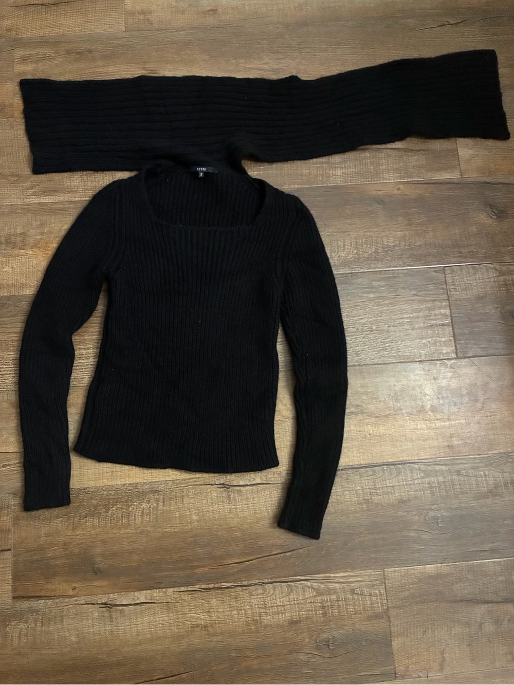 GUCCI 100% Cashmere Black Ribbed Knit Scarf Sweater Top Made in Italy Size S